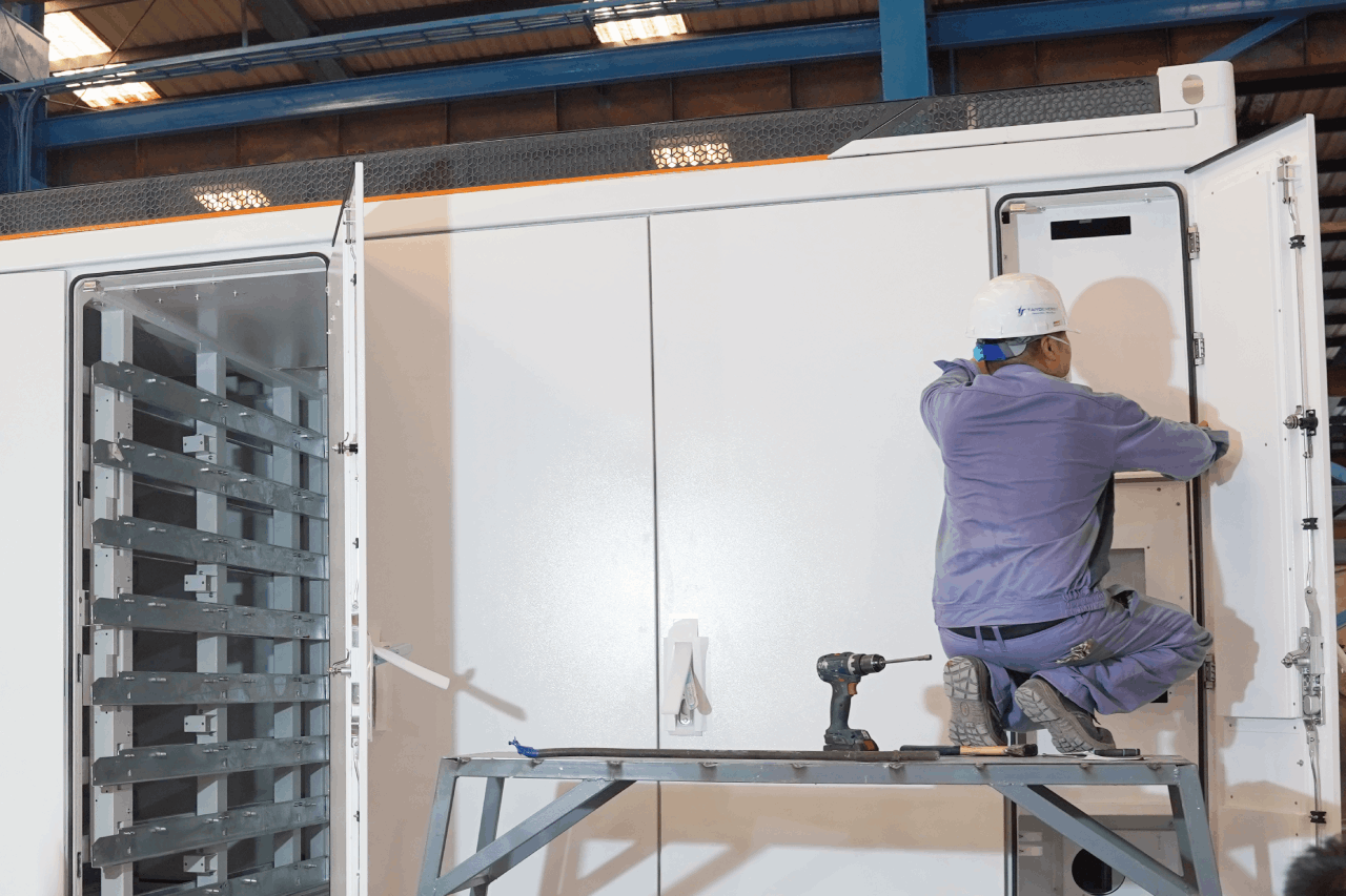 Lắp ráp phụ kiện và hệ thống tích hợp Lắp ráp phụ kiện và hệ thống tích hợp